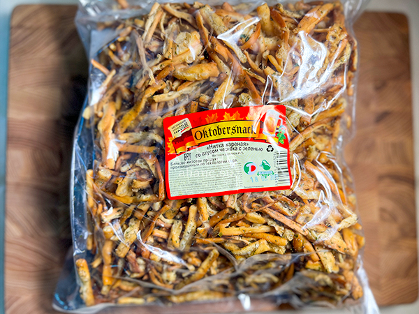 Нитка ЖАРЕНАЯ "Чеснок с зеленью" Oktobersnack 1 кг (сырный продукт) во Фрязино